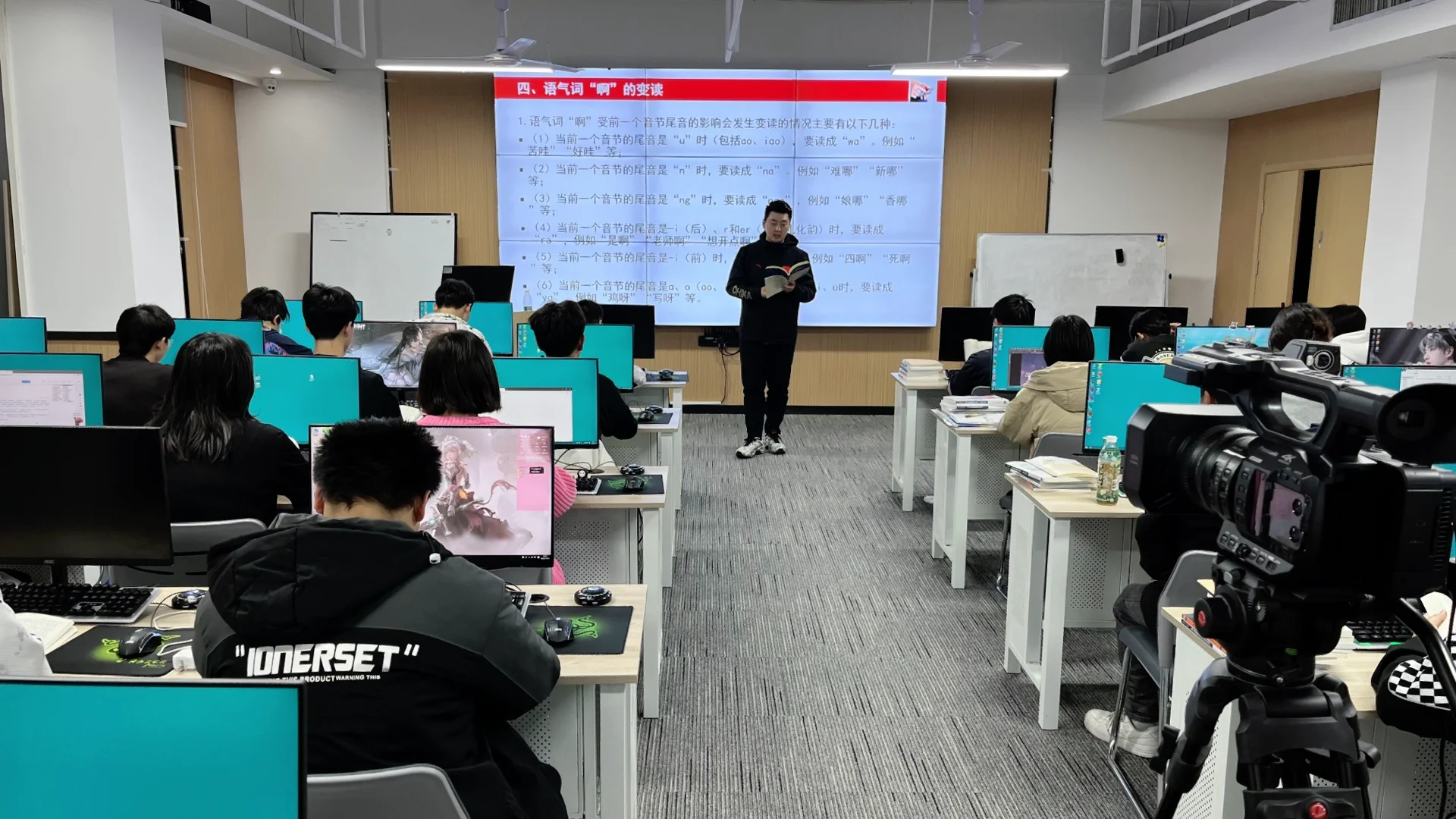 kaiyun体育综合-电竞赛事解说评述：专业分析与幽默风格的简单介绍