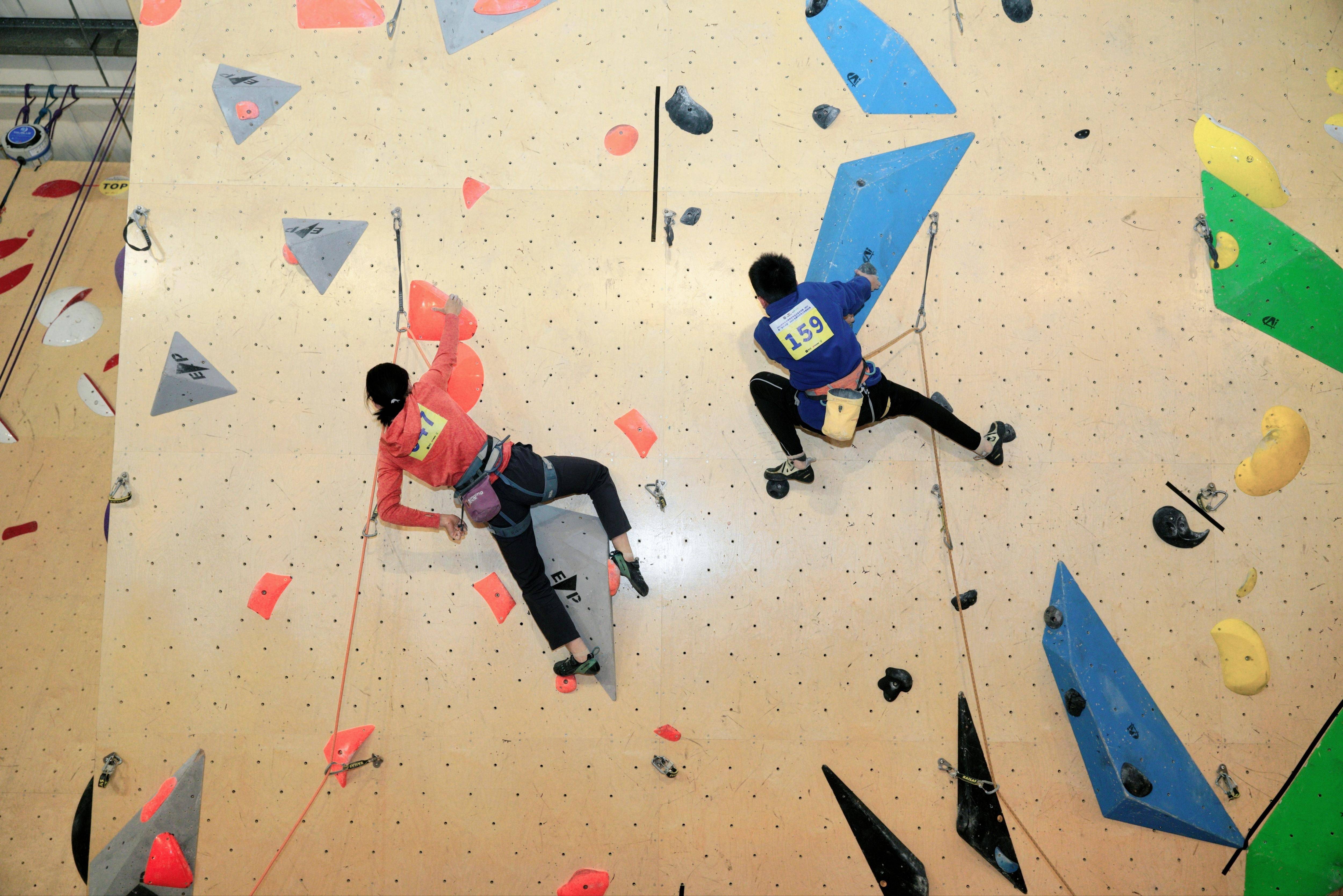 开云官方网页登录-关于特色极限攀爬——高空钢索挑战活动火热进行的信息